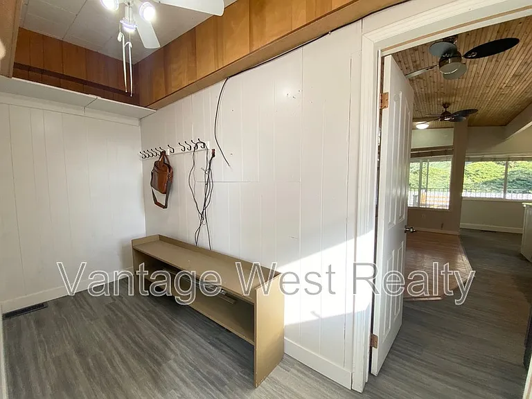 1319 Kelglen Cres #A — Photo 27