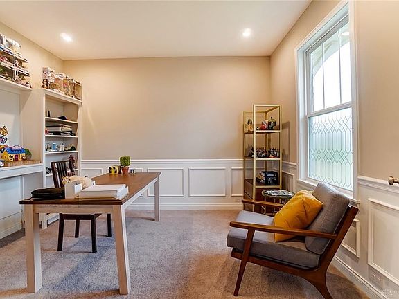 3rd image of 1714 Ardennes Oak Dr