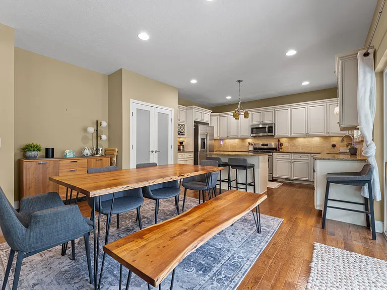 155 Devon Cir — Photo 20