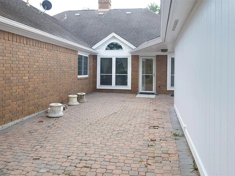 1839 Lake Winds Dr — Photo 4