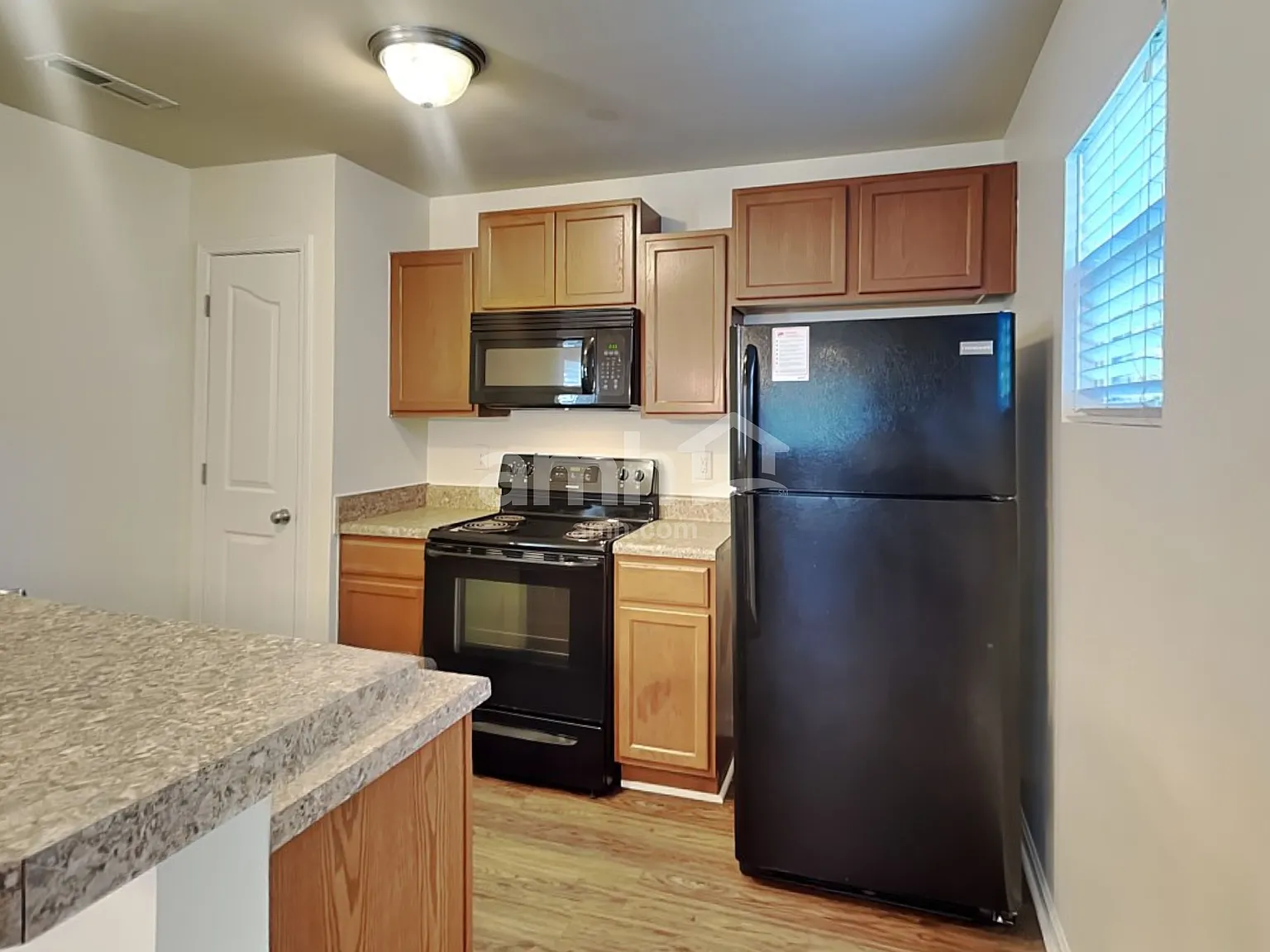 4 bed, 2.5 bath, 1488 sqft, $1,985 — Photo 3