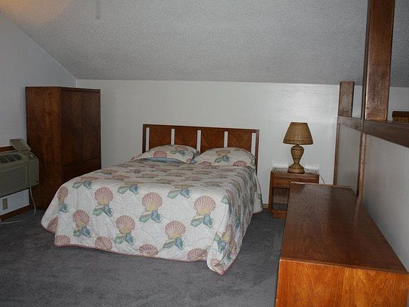 Queen Bedroom