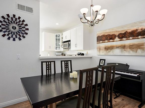 4th image of 640 Indian Oak Ln