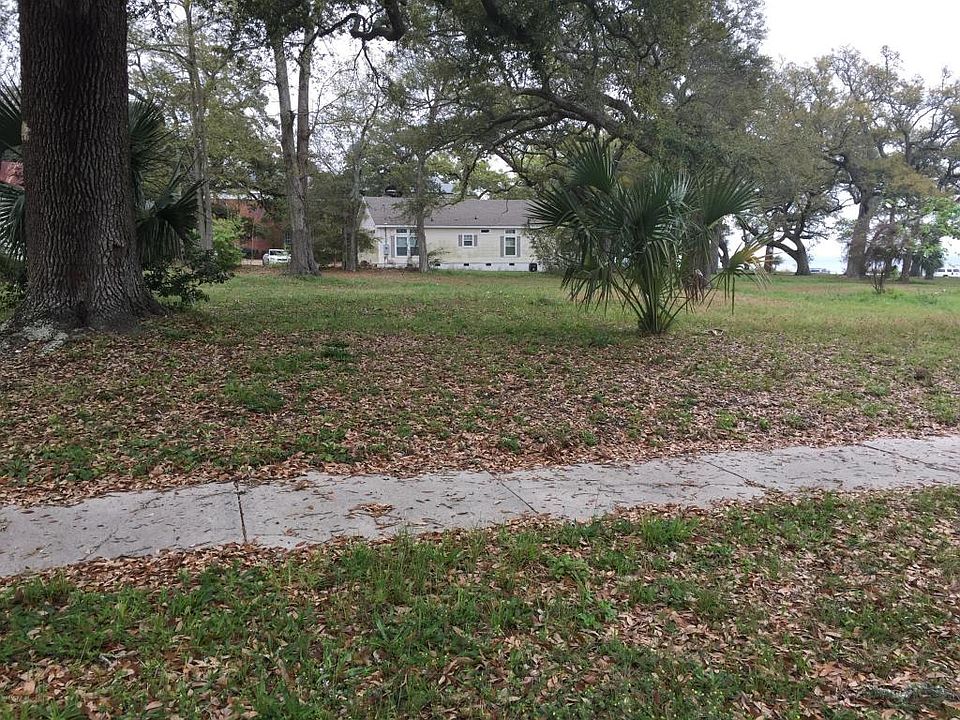 1st image of 124 Saint Francis St