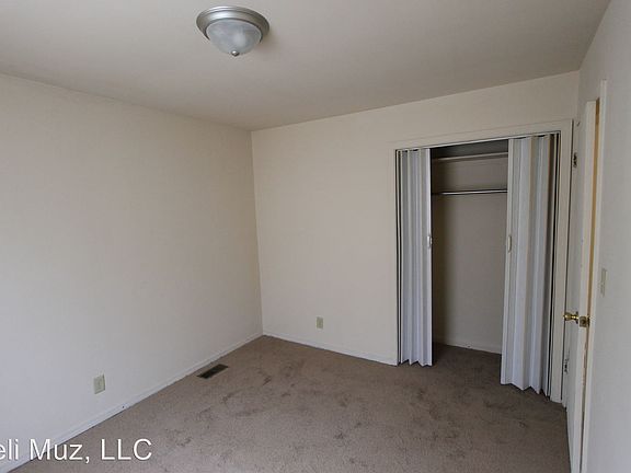 4th image of 518 E Illinois St