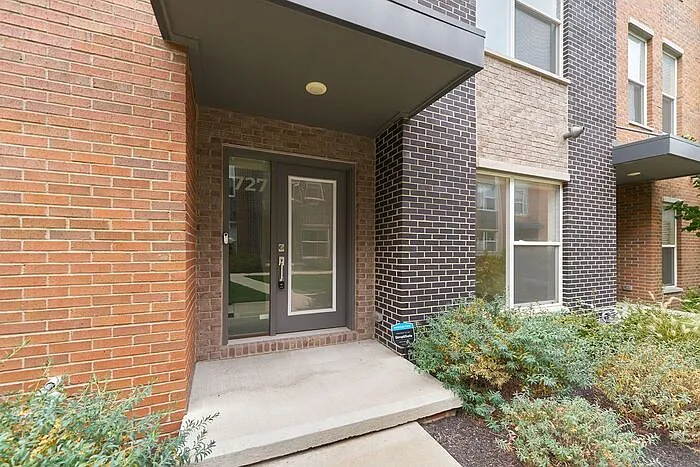 Building Photo - 727 Perth Ln
