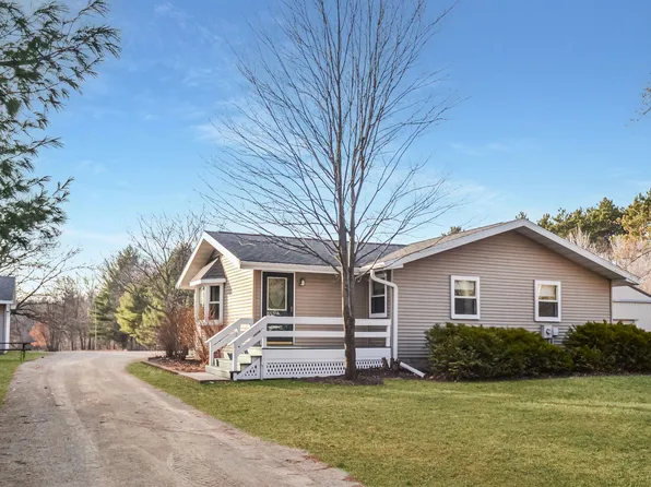 W8112 Chicago Rd, Wautoma, WI 54982