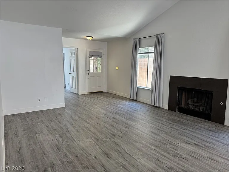 2507 Berwick Ct — Photo 5