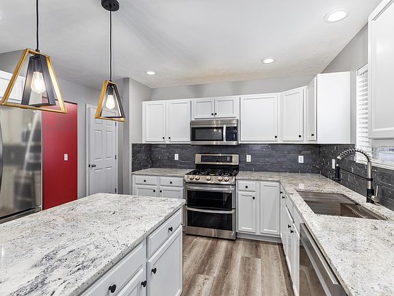 5th image of 872 Sunrise Ln NW