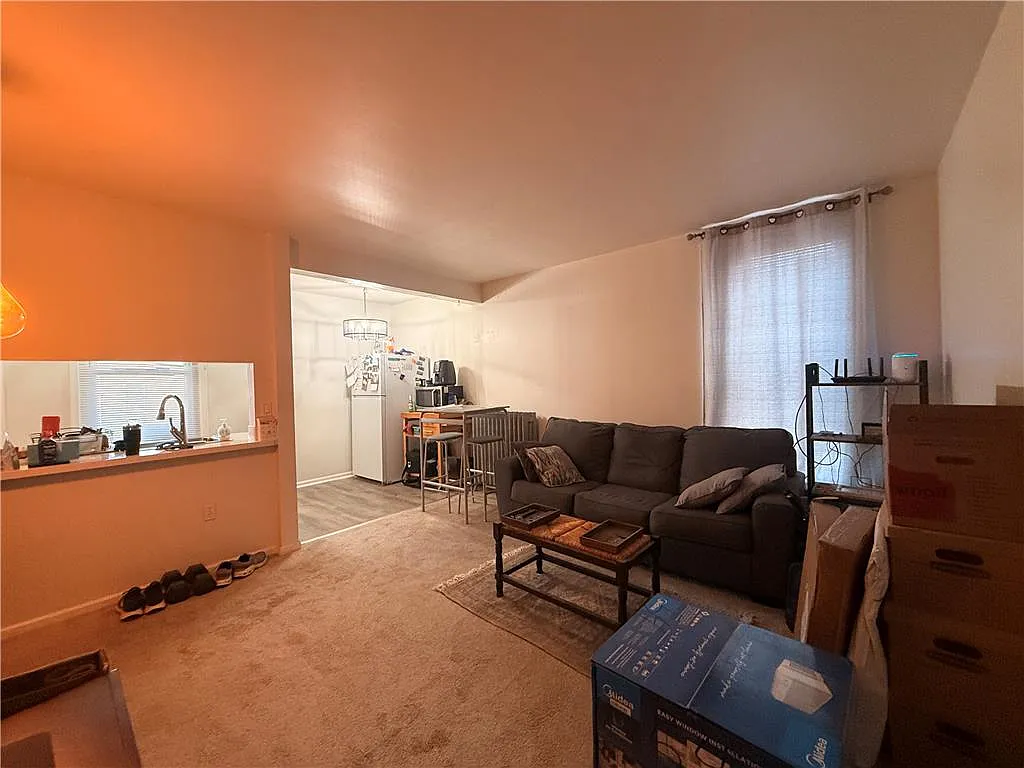 1 bed, 1.0 bath, 579 sqft, $1,200 — Photo 2