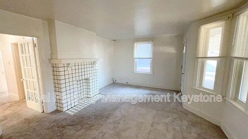 2 bed, 1.0 bath, $975 — Photo 4