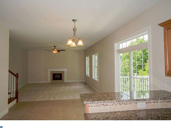 3rd image of 5 Grandview Dr
