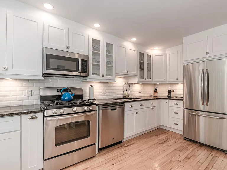 180 Turn Of River Rd #11D — Photo 5