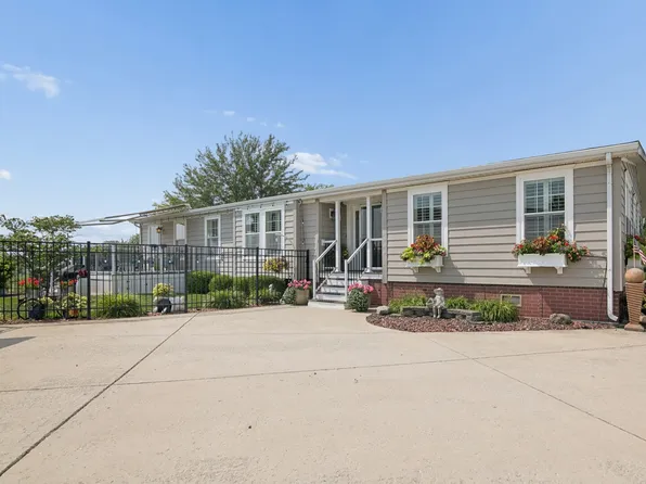 23036 S Pinehurst Dr, Frankfort, IL 60423