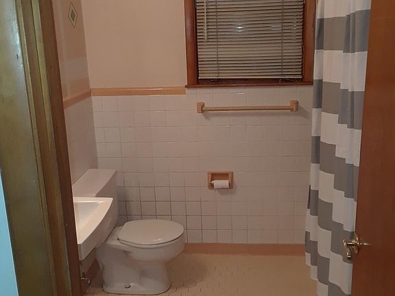 5th image of 2117 19th Ave S #B