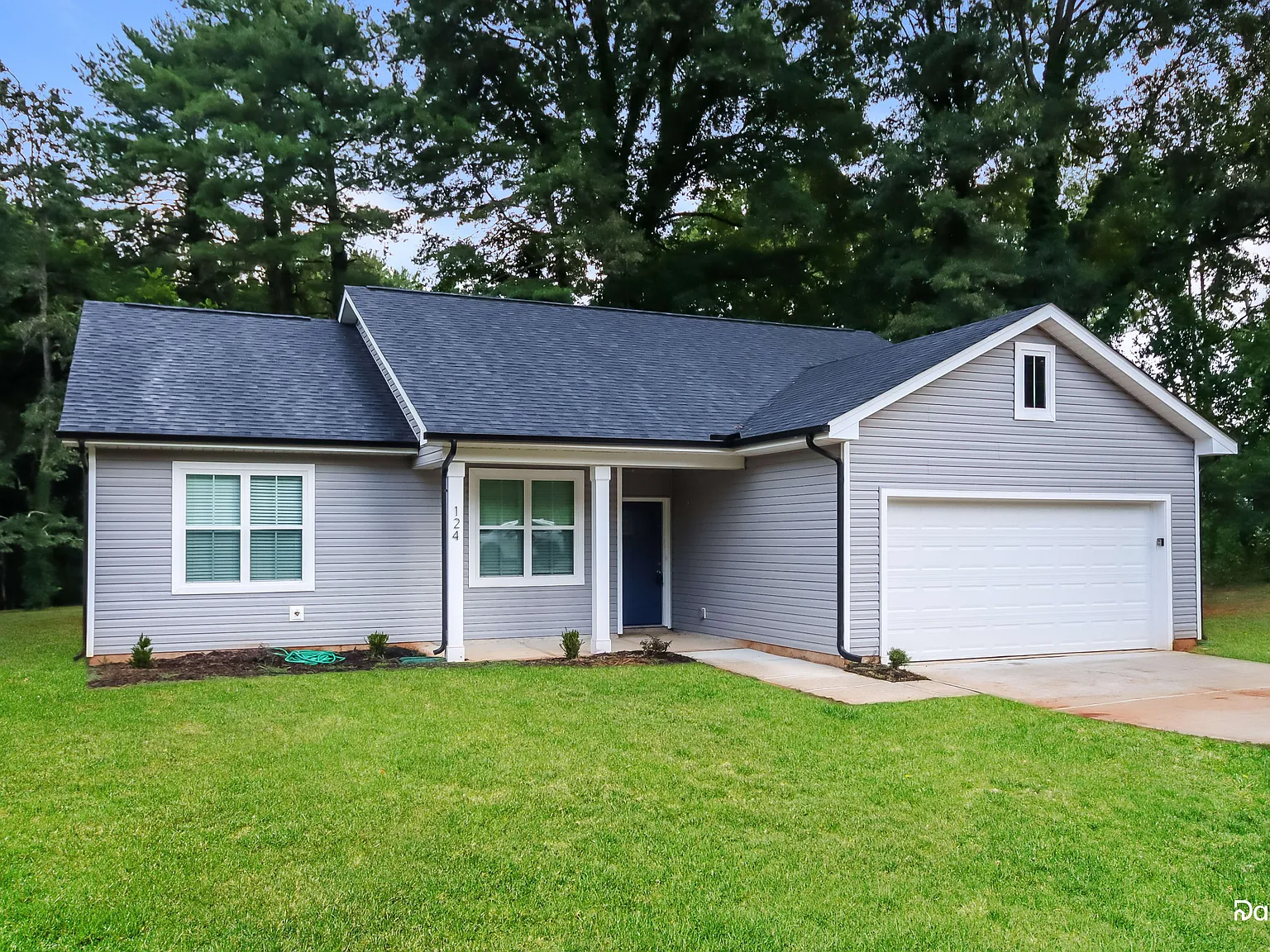 4 bed, 2.0 bath, 1450 sqft, $1,795 — Photo 2