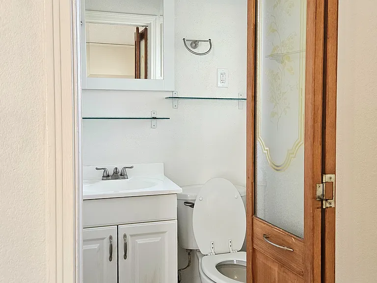 Cute private bathroom in master bedroom