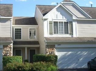 219 Locksley Dr, Streamwood, IL