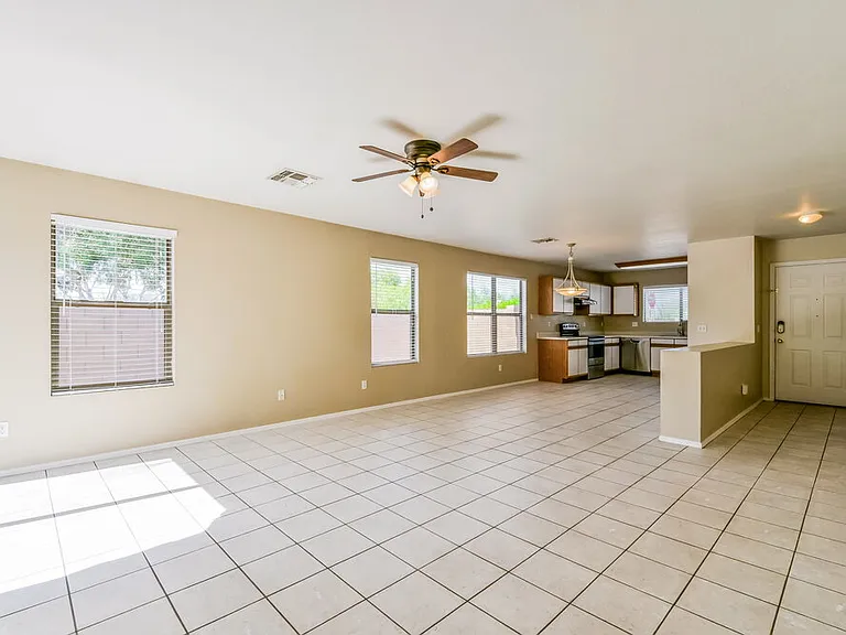 2200 E Spruce Dr — Photo 3