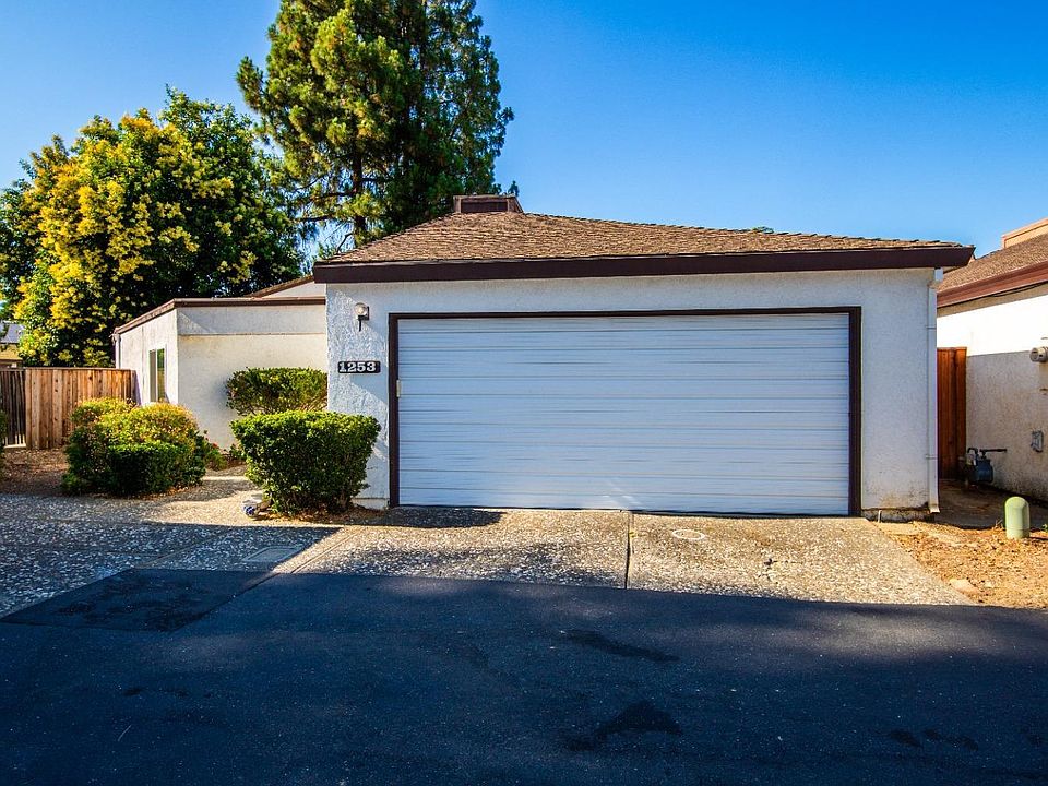 1st image of 1253 Redwood Court