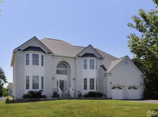 512 Spotswood Gravel Hill Rd, Monroe Township, NJ