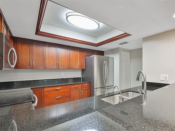 5th image of 606 S GLEN AVENUE #10