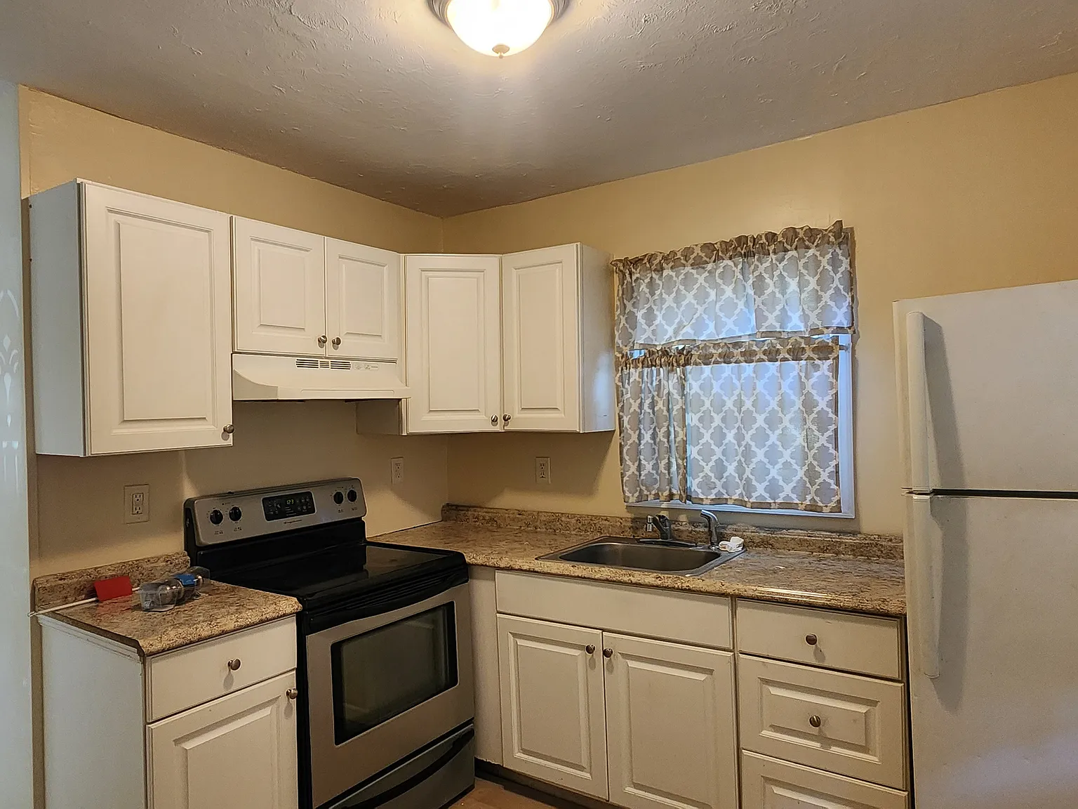 3 bed, 748 sqft, $3,300 — Photo 4