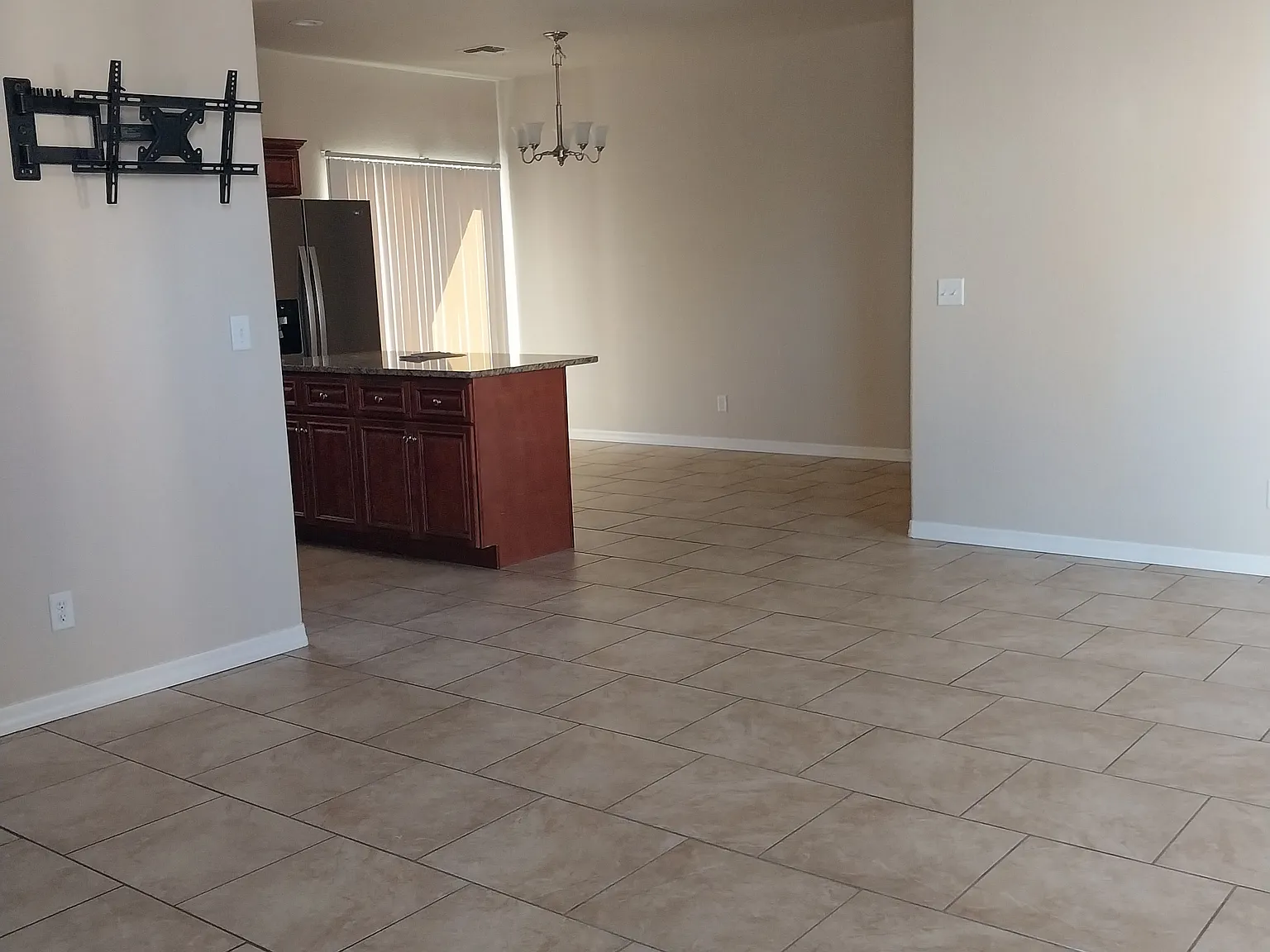3 bed, 1272 sqft, $1,500 — Photo 2