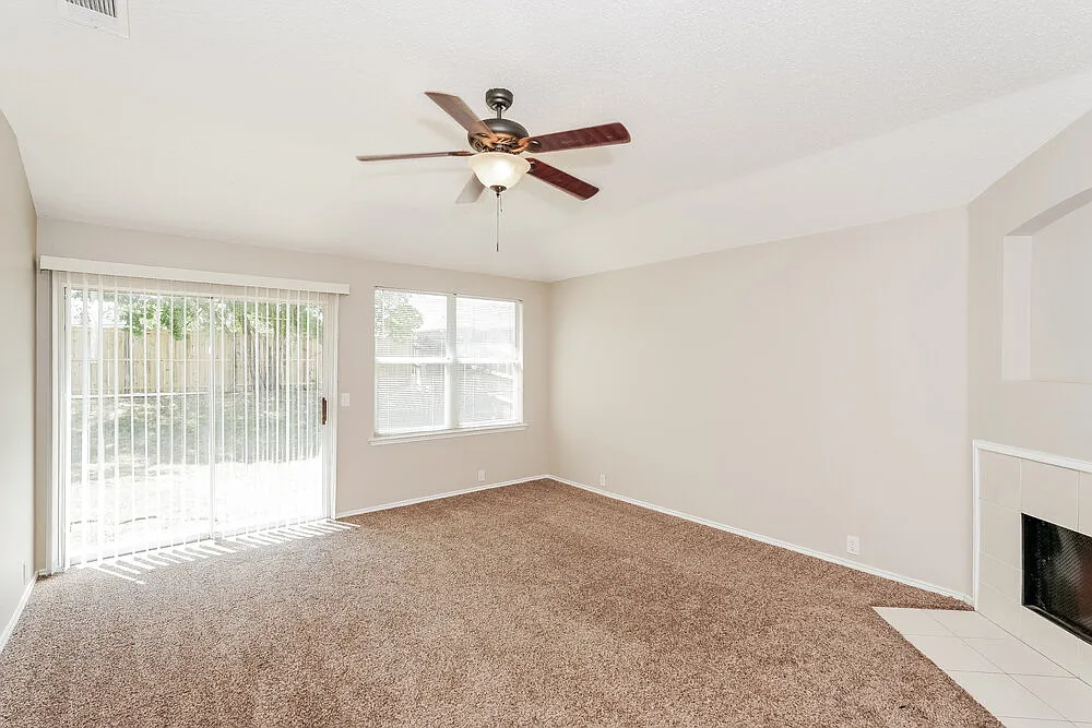 3 bed, 2.0 bath, 1878 sqft, $2,230 — Photo 3