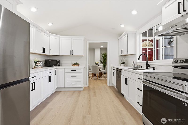 5th image of 6015 116th Ave SE