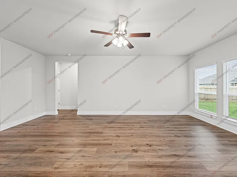 2717 Fox River Dr — Photo 13