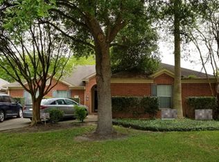 202 Briarwood Ct, League City, TX 77573