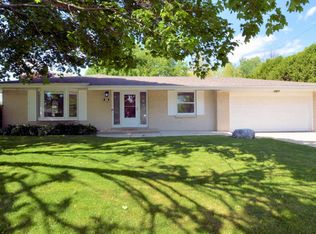926 W Bender Rd, Glendale, WI 53217