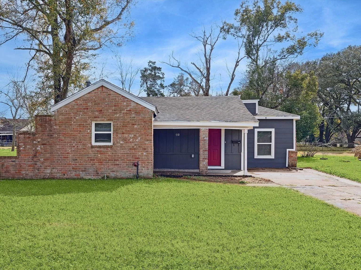 3 bed, 1.0 bath, 1406 sqft, $1,400 — Photo 1