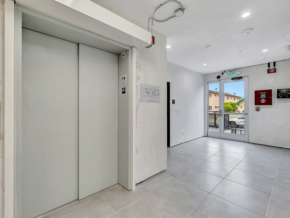 1st image of 546 N Harvard Blvd #301