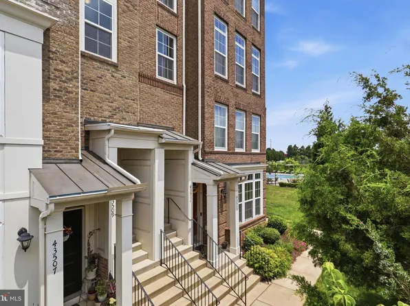 43509 Town Gate Sq, Chantilly, VA 20152