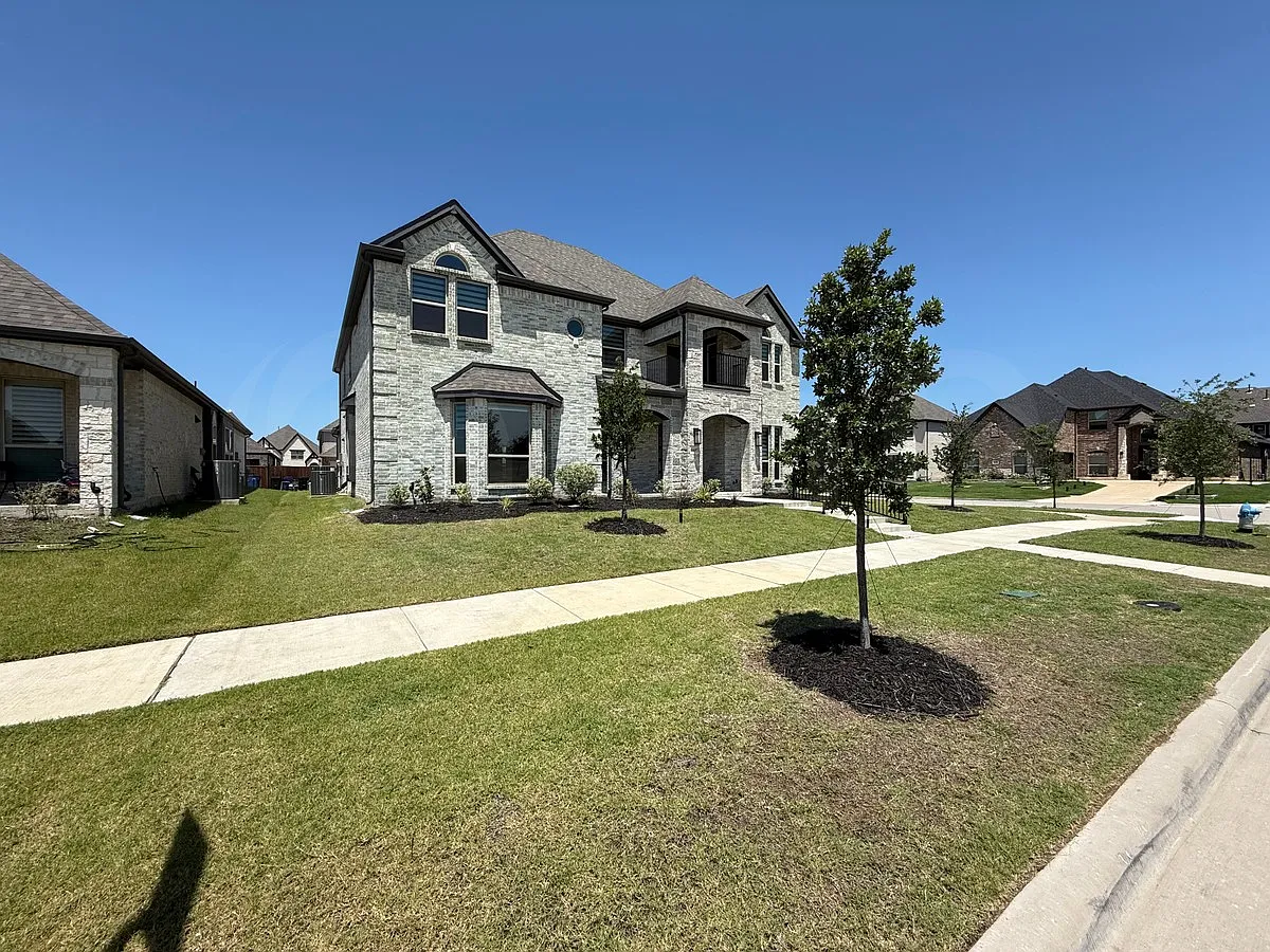 5 bed, 4.0 bath, 4099 sqft, $3,750 — Photo 3