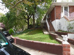 32 Fort Hill Cir, Staten Island, NY 10301