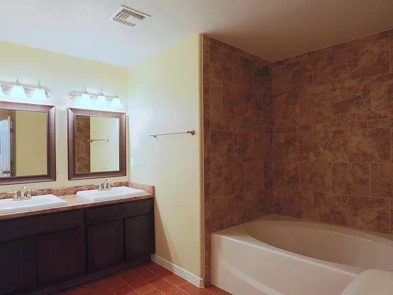Bella Estancias Apartment Homes — Photo 23