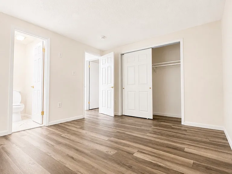 304 Lake Crystalbrook Dr — Photo 32