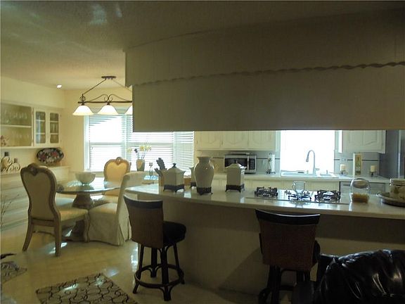 5th image of 136 Highridge Dr