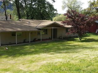 1033 E Evans Creek Rd, Rogue River, OR 97537