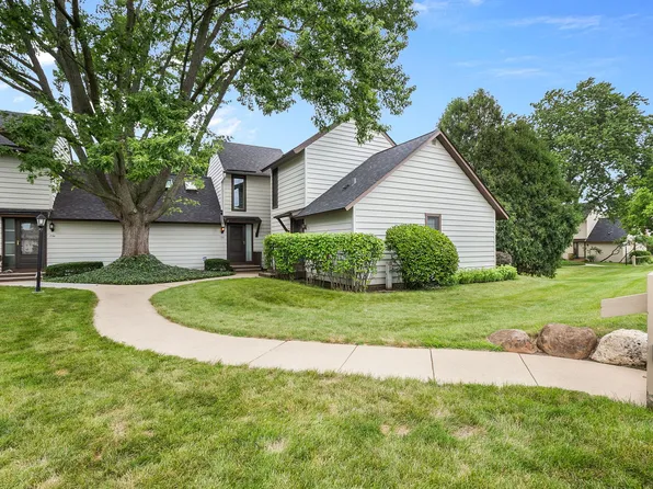732 Chandler Rd #732, Gurnee, IL 60031