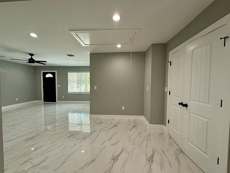 2630 De Soto St — Photo 6
