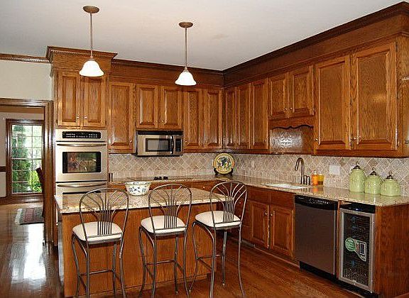Spectacular Kitchen With Breakfast Bar