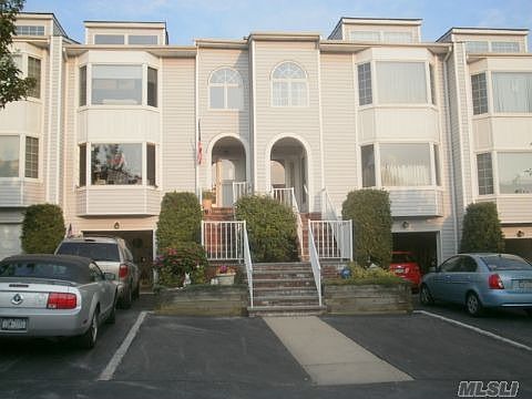 Home for Sale in Douglaston, NY $485,000