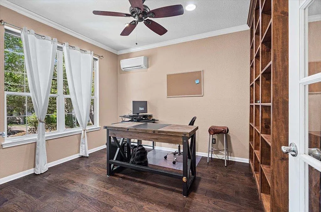 5 bed, 3.5 bath, 3824 sqft, $5,700 — Photo 3