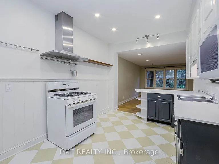 47 Herbert Ave — Photo 19