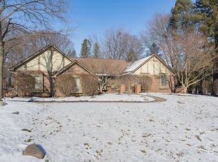 210 Chalmers Dr, Rochester Hills, MI 48309