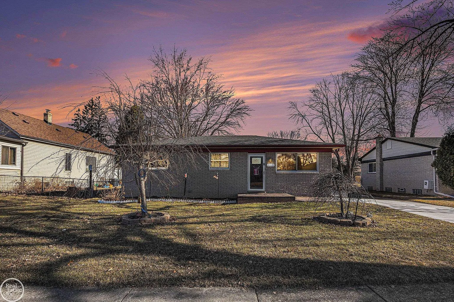 23931 Talbot St photo 1
